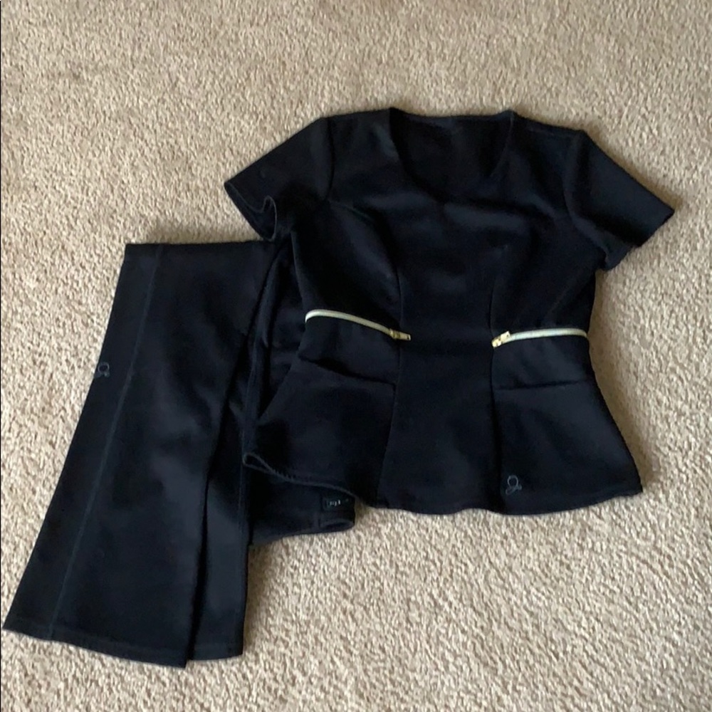 Jaanuu Scrub Set